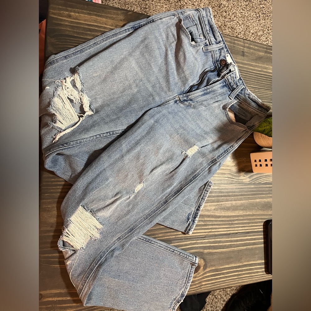 Women’s Hollister- Curvy Ultra High-Rise Mom Jeans 26R